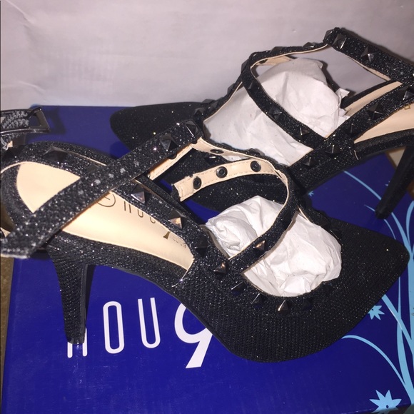 Rouge Helium Shoes - NIB Rouge heels with black studs